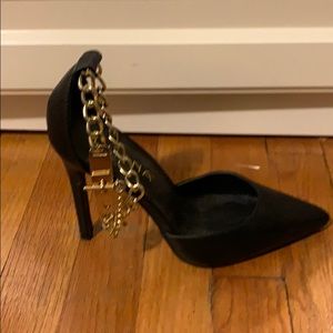 Gold ankle chain black heels Liliana. Size 7.5